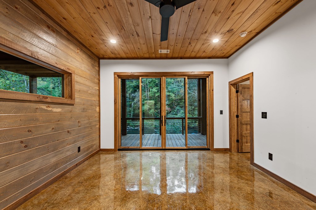 212 Fish Tale Cove