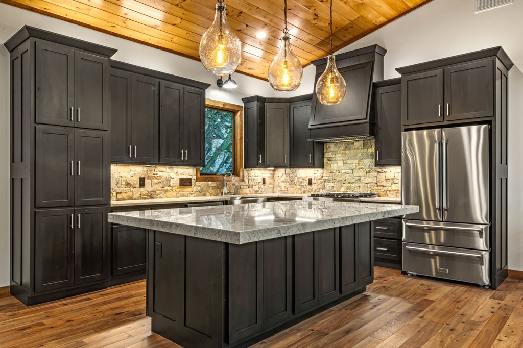 212 Fish Tale Cove