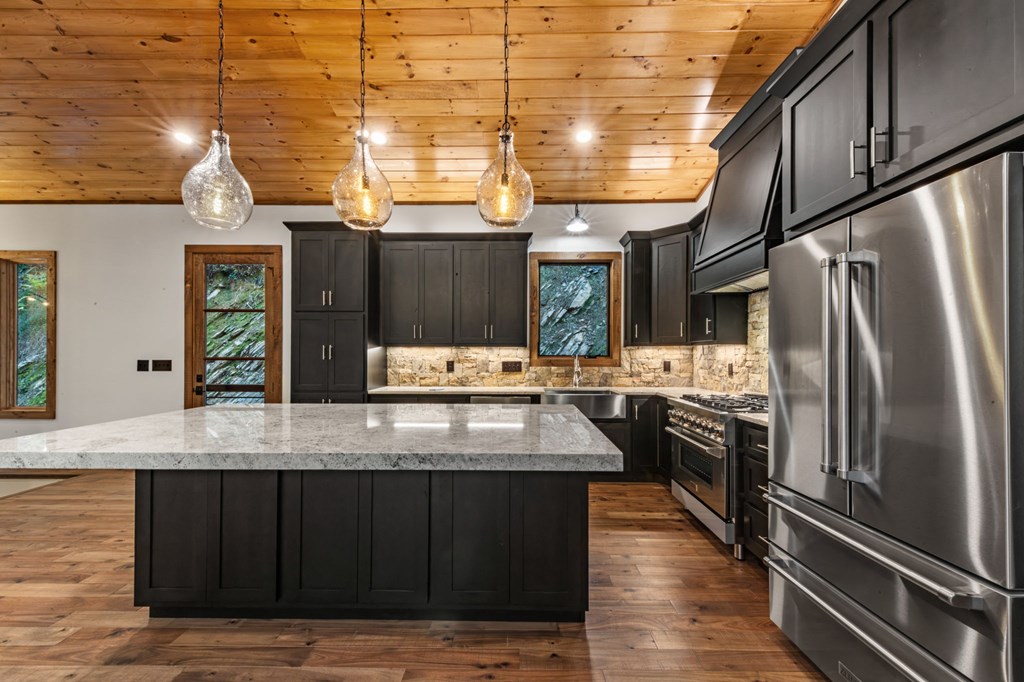 212 Fish Tale Cove
