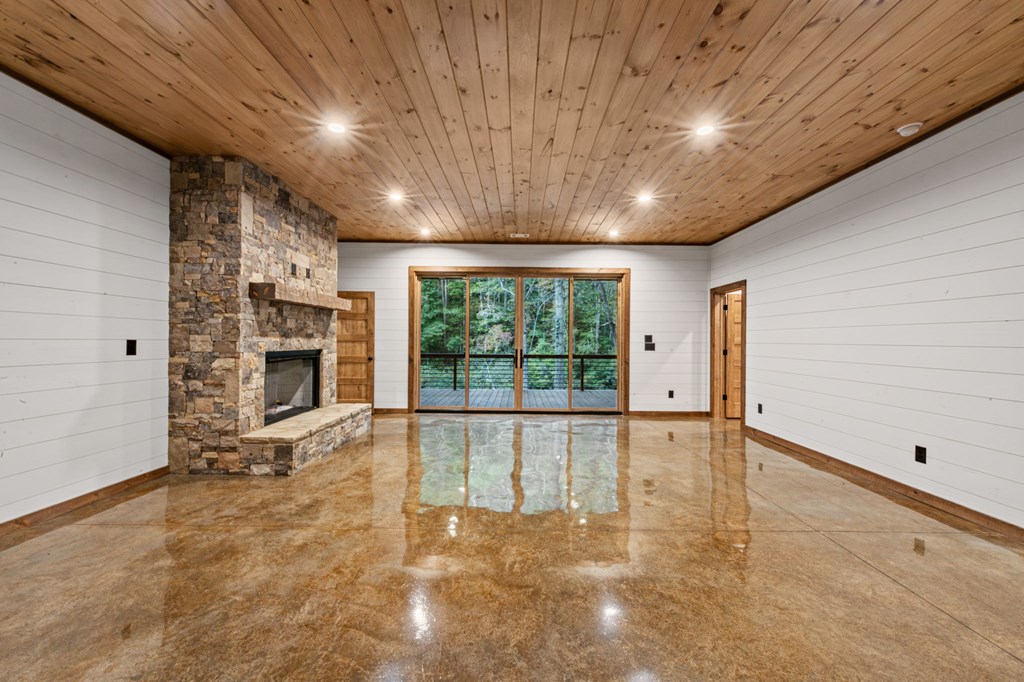 212 Fish Tale Cove