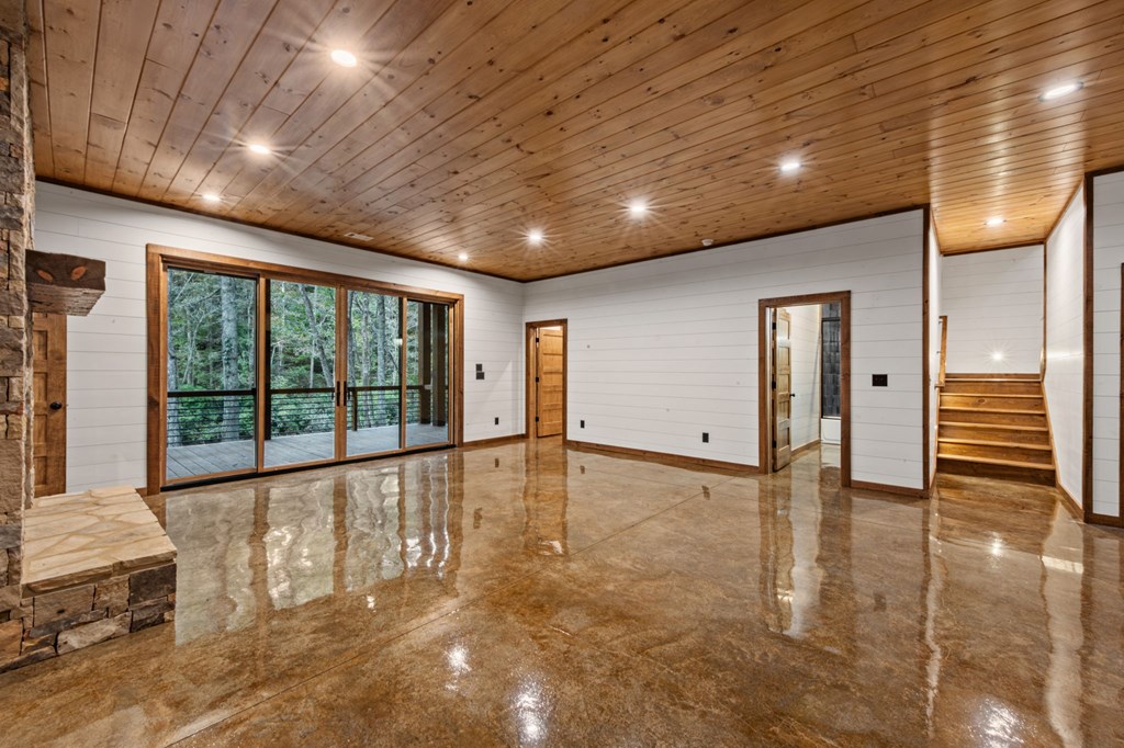 212 Fish Tale Cove