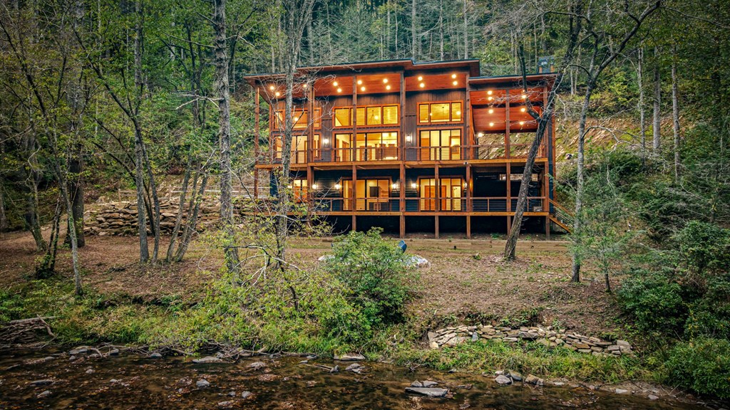212 Fish Tale Cove