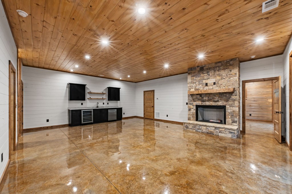 212 Fish Tale Cove
