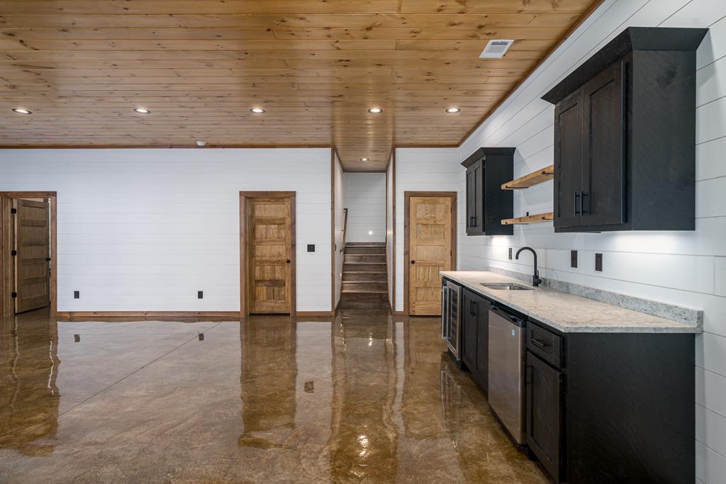 212 Fish Tale Cove
