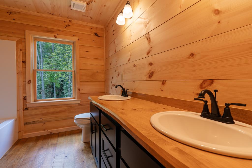 100 Crystal Oliver Lane