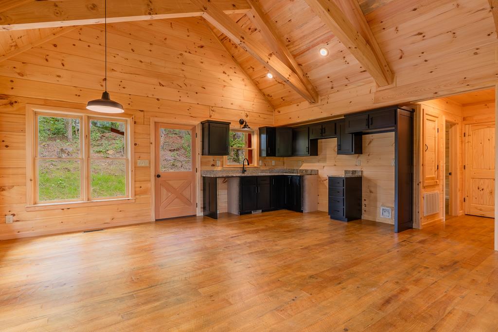 100 Crystal Oliver Lane