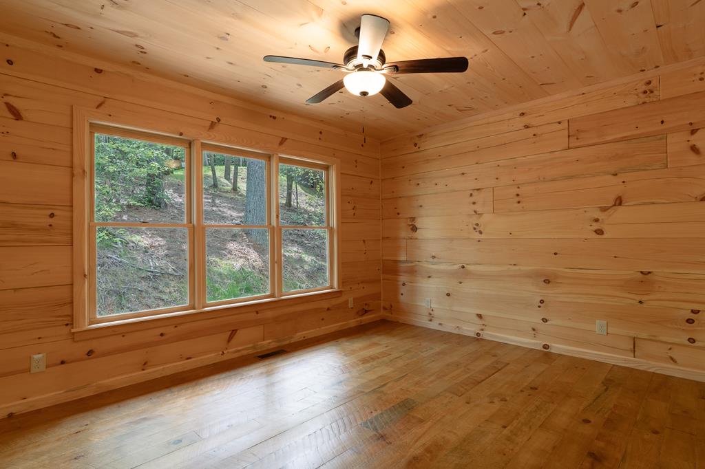 100 Crystal Oliver Lane