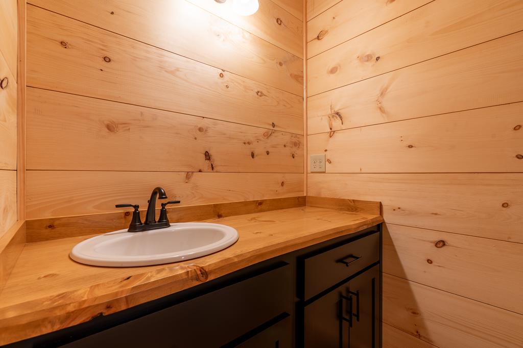 100 Crystal Oliver Lane