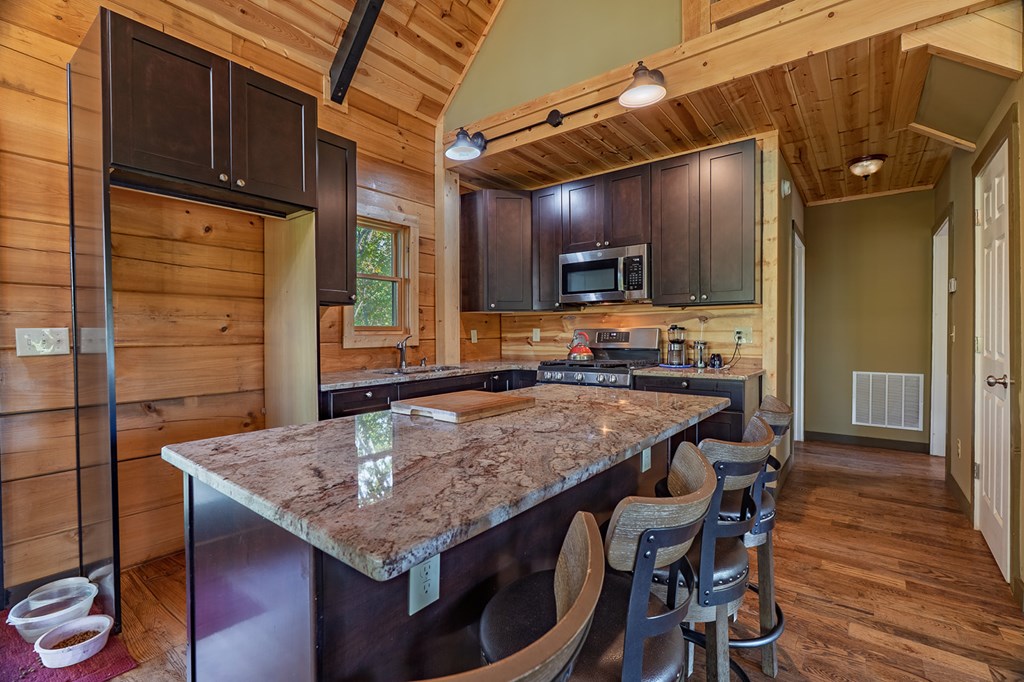 720 Lakeland Drive, Ellijay