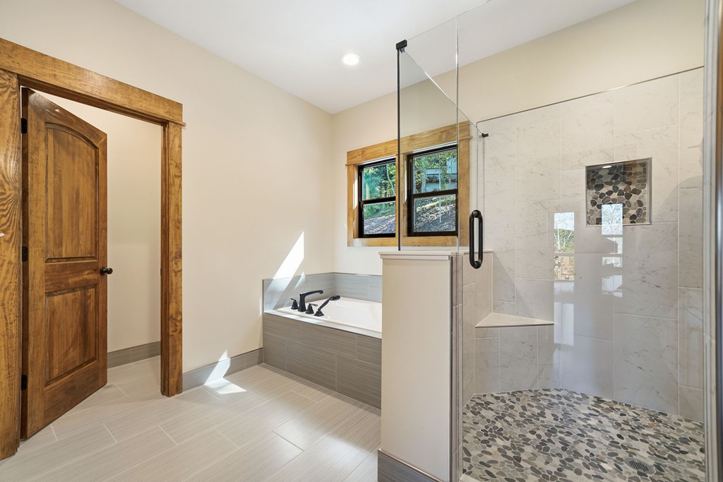 180 Tara Drive, Ellijay