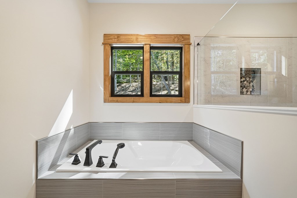 180 Tara Drive, Ellijay