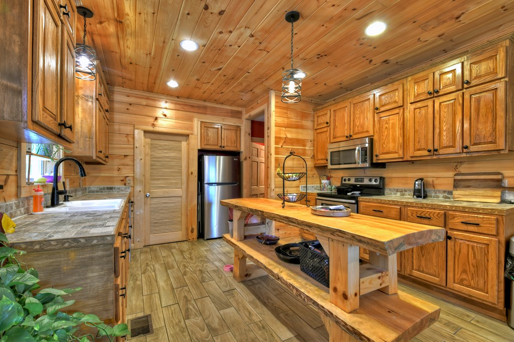 207 Joliet Drive, Ellijay