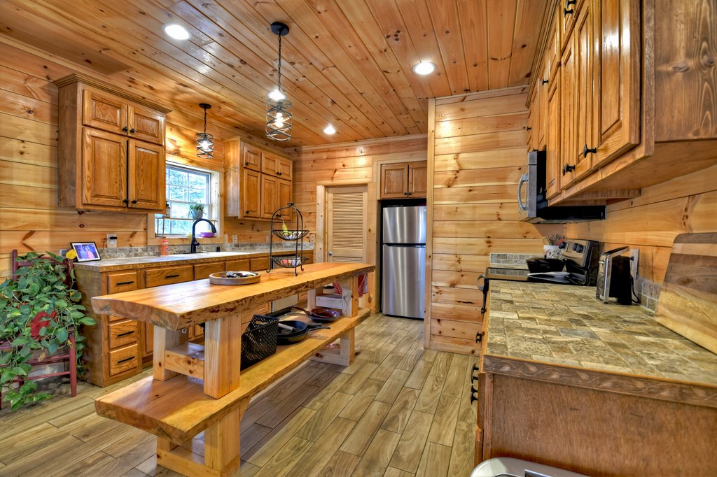 207 Joliet Drive, Ellijay