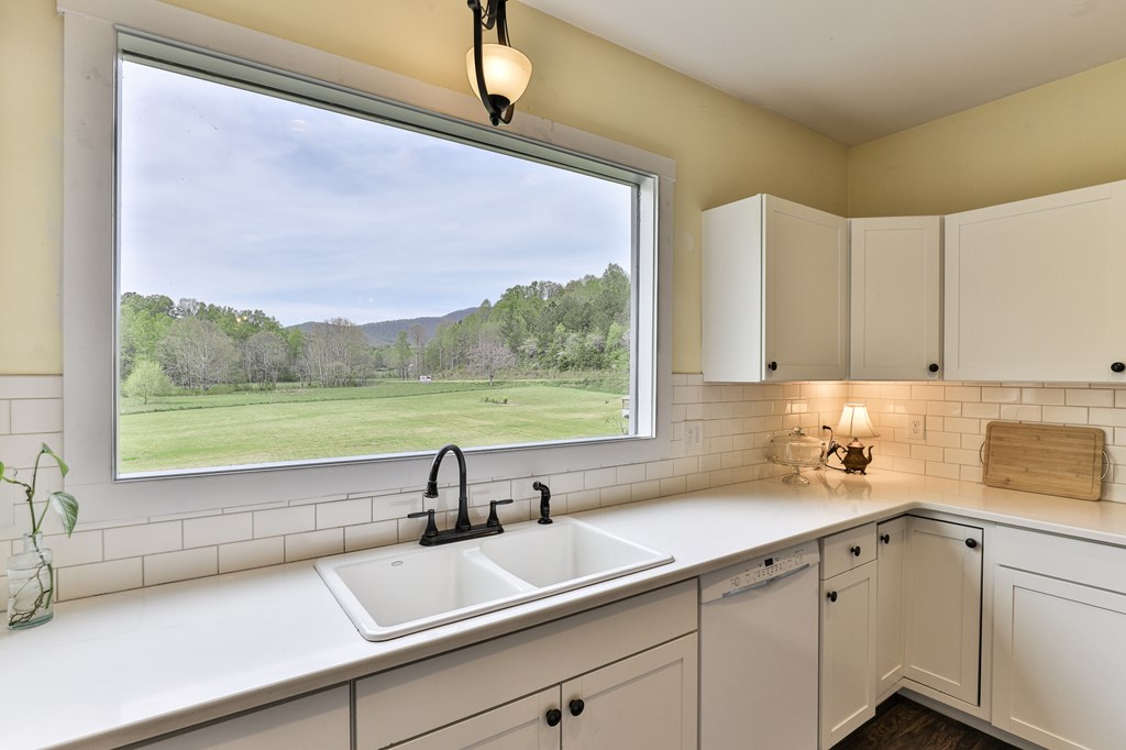 2001 Big Creek Road, Ellijay