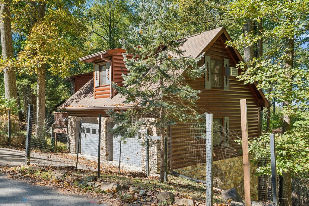 1225 Walnut Ridge