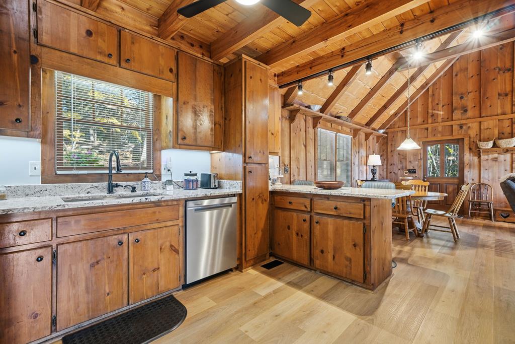 392 Eagles Nest Mountain Road, Blue Ridge