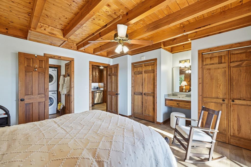 392 Eagles Nest Mountain Road, Blue Ridge