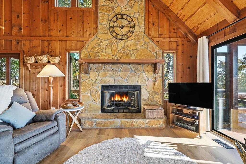 392 Eagles Nest Mountain Road, Blue Ridge