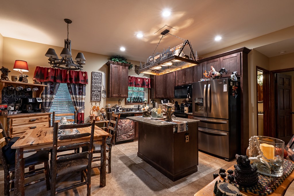 685 Chopped Oak Road, Ellijay