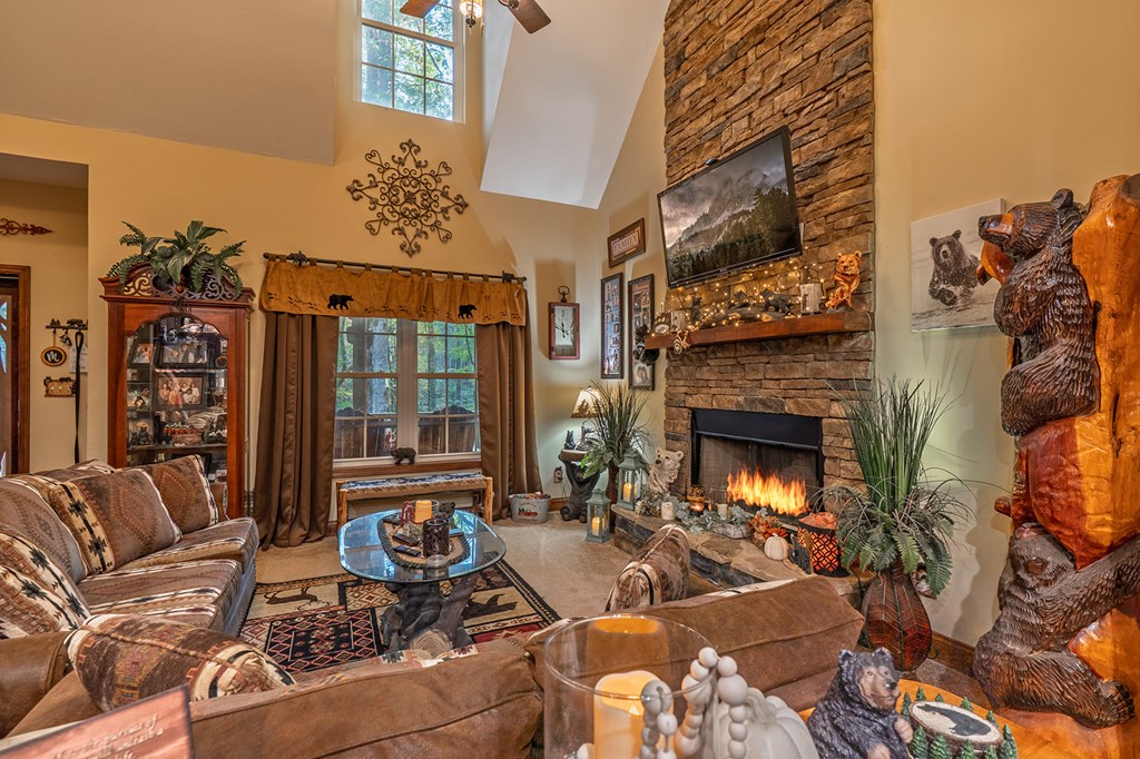 685 Chopped Oak Road, Ellijay