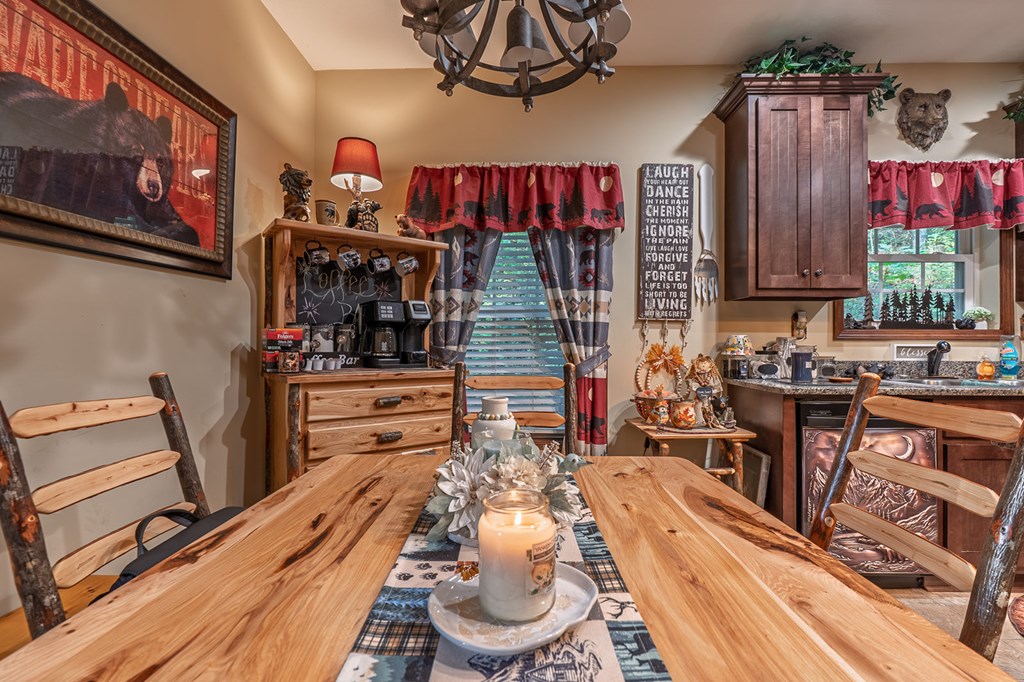 685 Chopped Oak Road, Ellijay