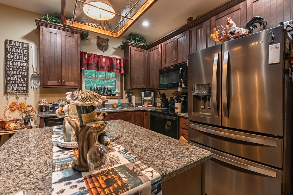 685 Chopped Oak Road, Ellijay