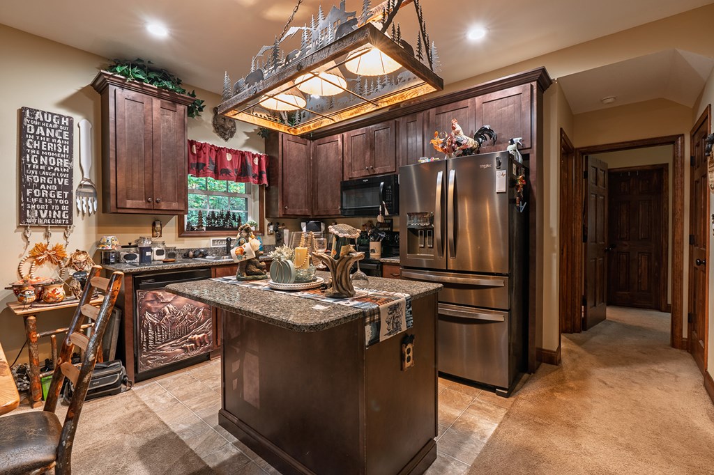 685 Chopped Oak Road, Ellijay