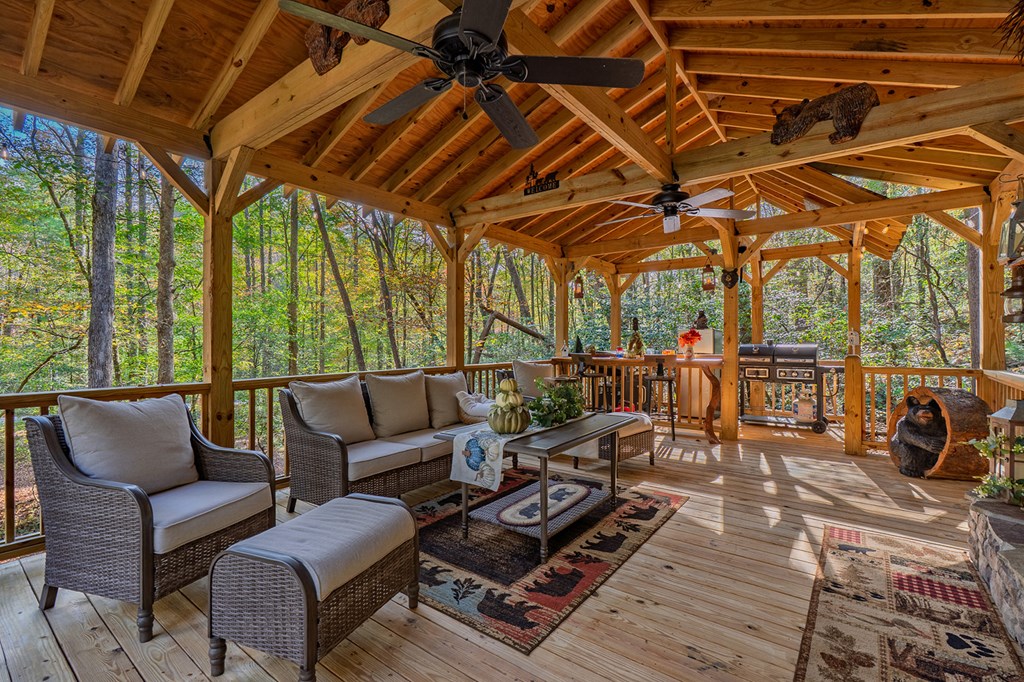 685 Chopped Oak Road, Ellijay