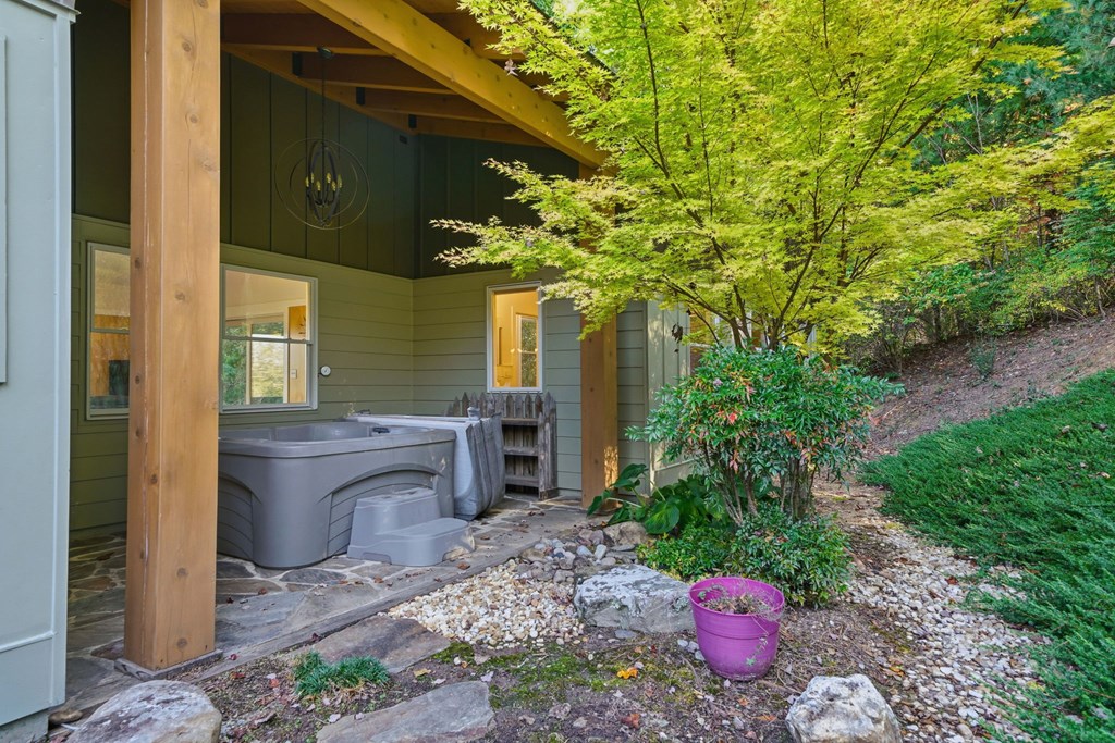 1047 Tickanetley Road, Ellijay