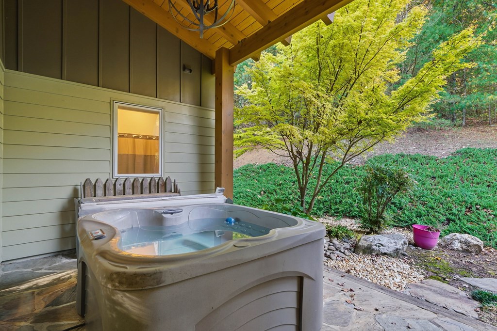 1047 Tickanetley Road, Ellijay