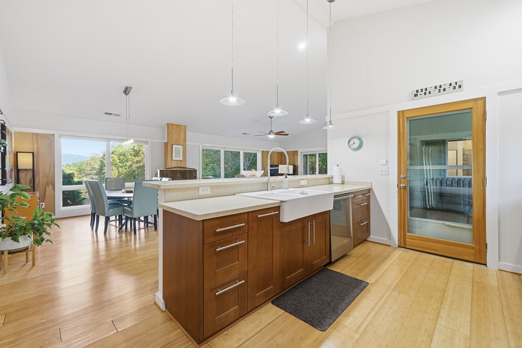 1047 Tickanetley Road, Ellijay