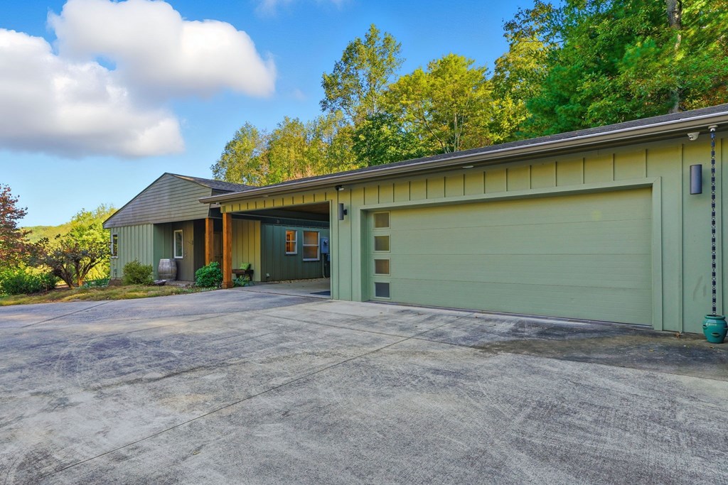 1047 Tickanetley Road, Ellijay