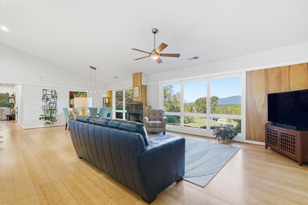 1047 Tickanetley Road, Ellijay