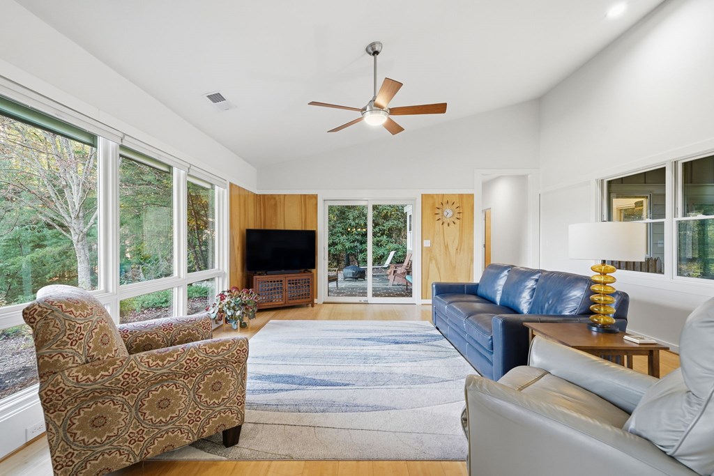 1047 Tickanetley Road, Ellijay