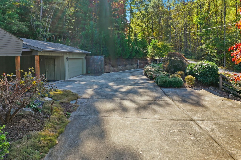 1047 Tickanetley Road, Ellijay