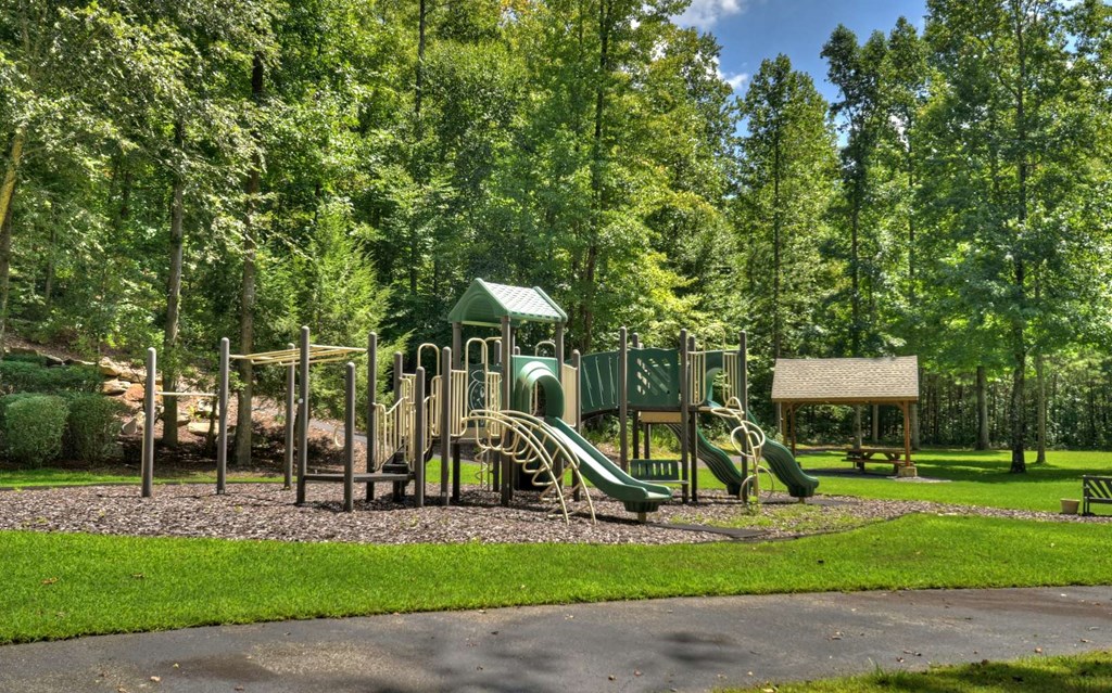136 Whispering Ridge Court, Ellijay