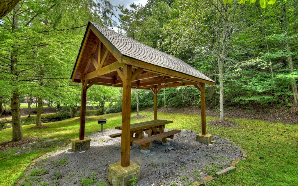 136 Whispering Ridge Court, Ellijay