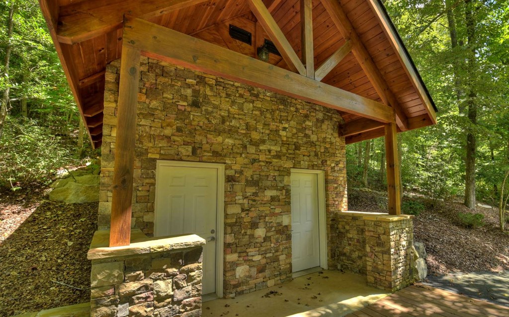 136 Whispering Ridge Court, Ellijay