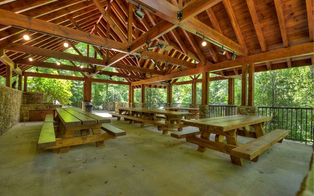 136 Whispering Ridge Court, Ellijay