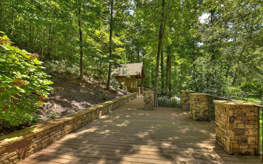 136 Whispering Ridge Court, Ellijay