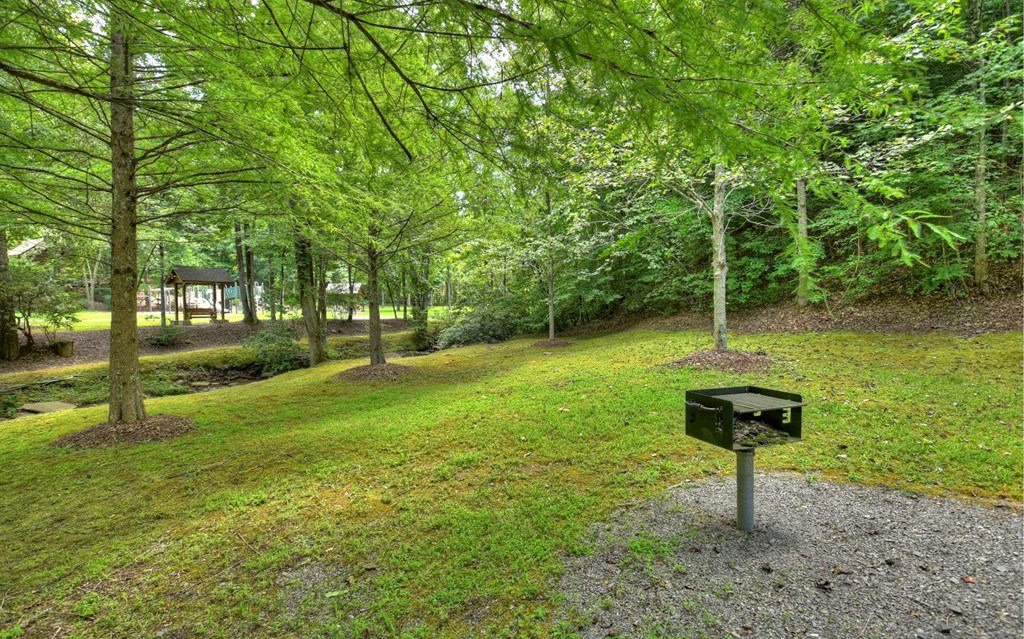 136 Whispering Ridge Court, Ellijay