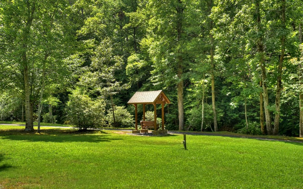136 Whispering Ridge Court, Ellijay