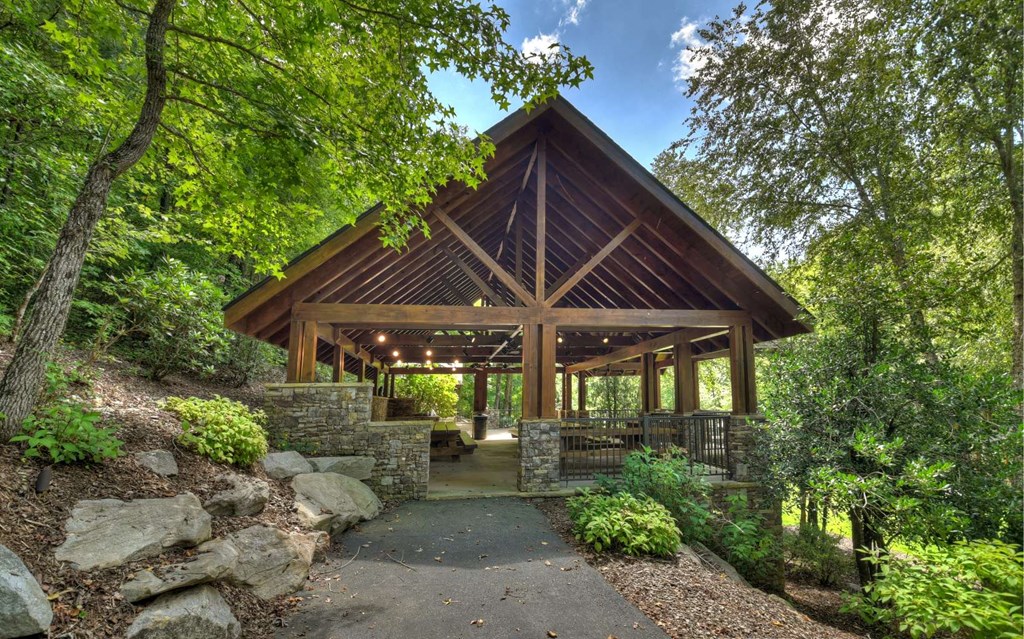 136 Whispering Ridge Court, Ellijay