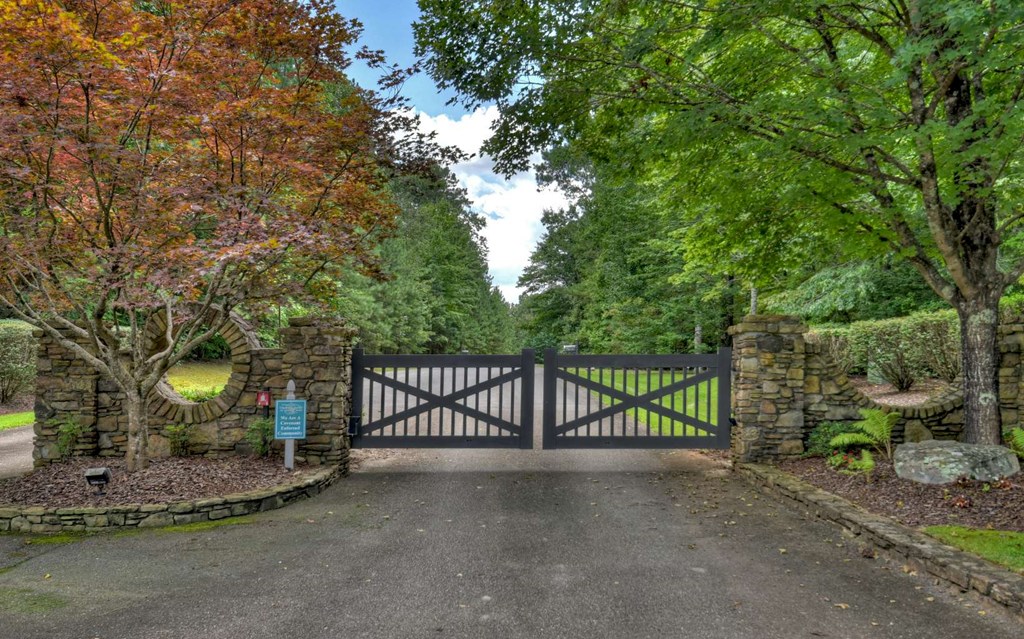 136 Whispering Ridge Court, Ellijay