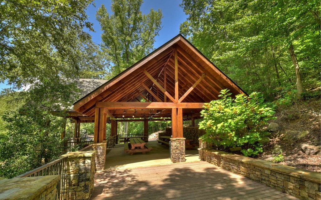 136 Whispering Ridge Court, Ellijay