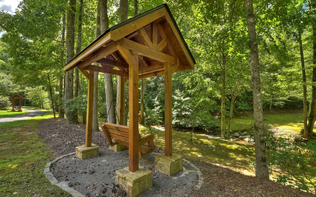 136 Whispering Ridge Court, Ellijay