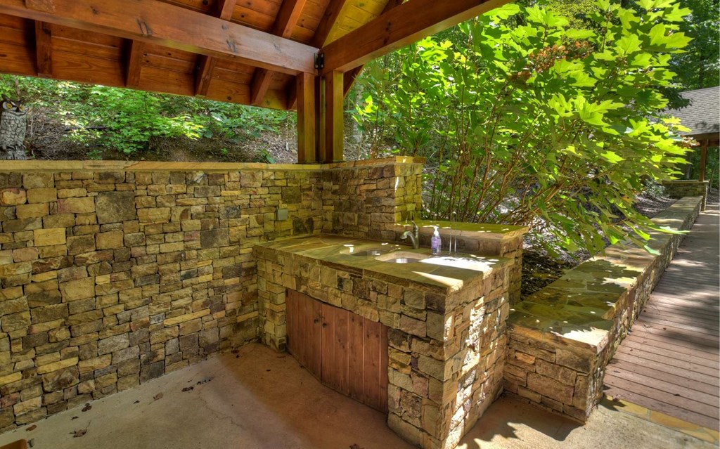 136 Whispering Ridge Court, Ellijay