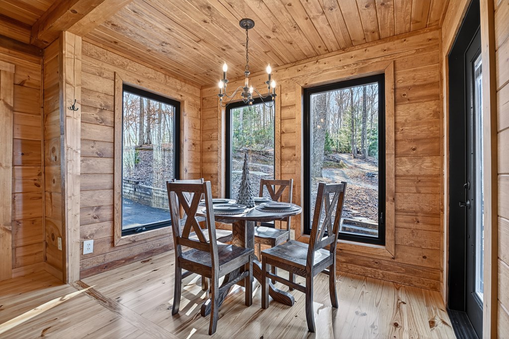 22 Running Bear Ridge