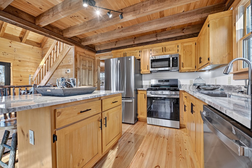 22 Running Bear Ridge