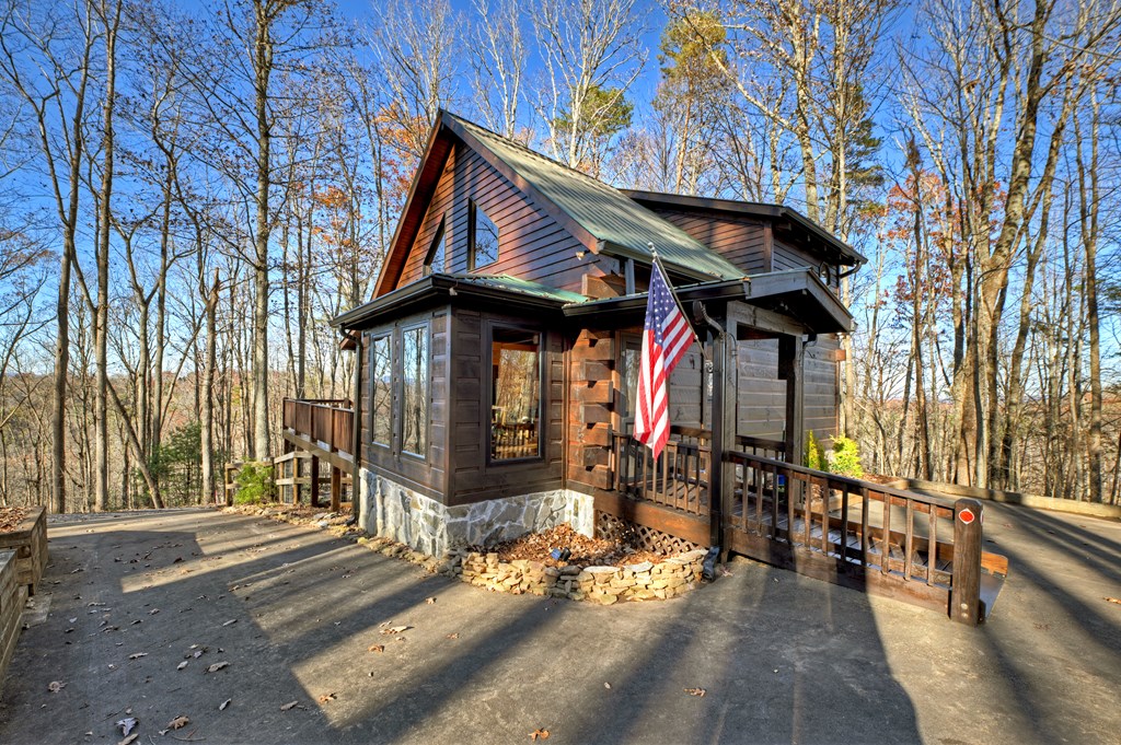 22 Running Bear Ridge